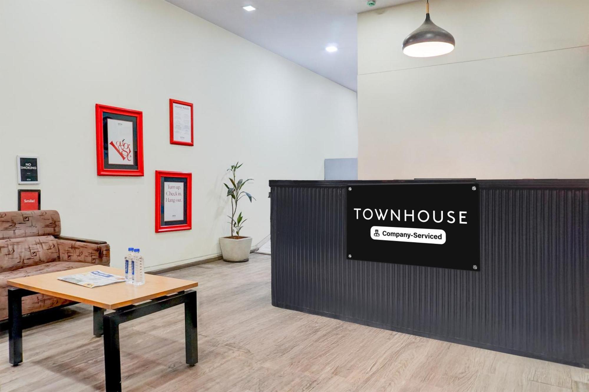 Super Townhouse Mg Road Pune Exteriör bild