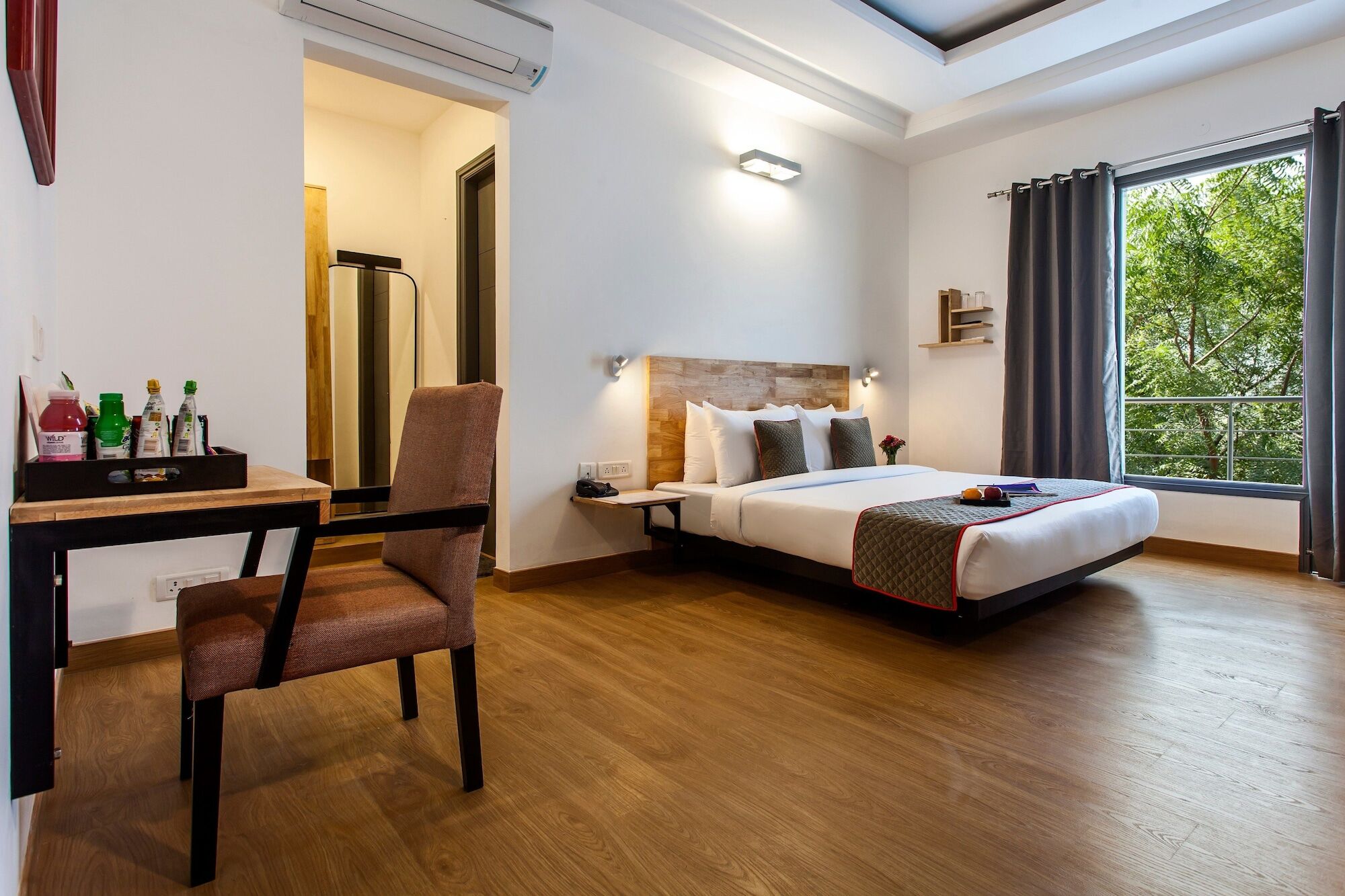 Super Townhouse Mg Road Pune Exteriör bild